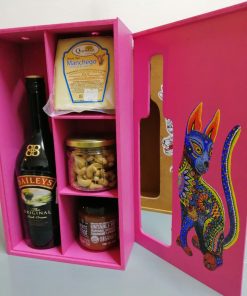 Caja con contednido gato
